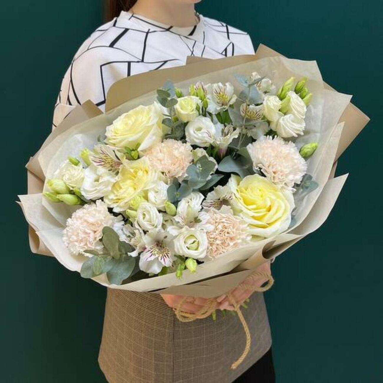 Elegant Ivory Dream Floral Arrangement for Every Occasion