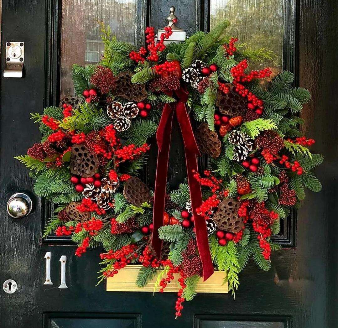 Festive Scented Christmas Wreath 60cm for Holiday Cheer