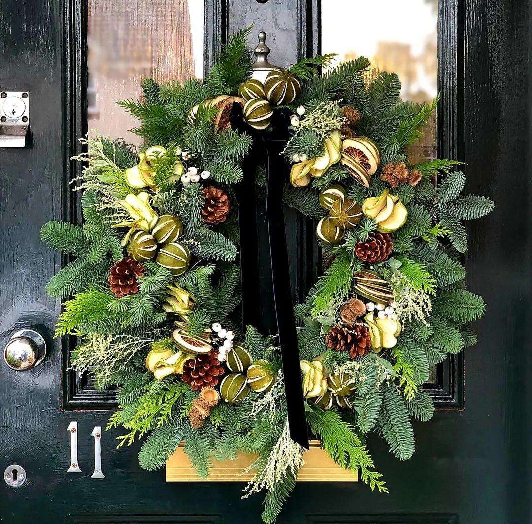 Lush Green Festive Wreath 40 cm for Holiday Cheer