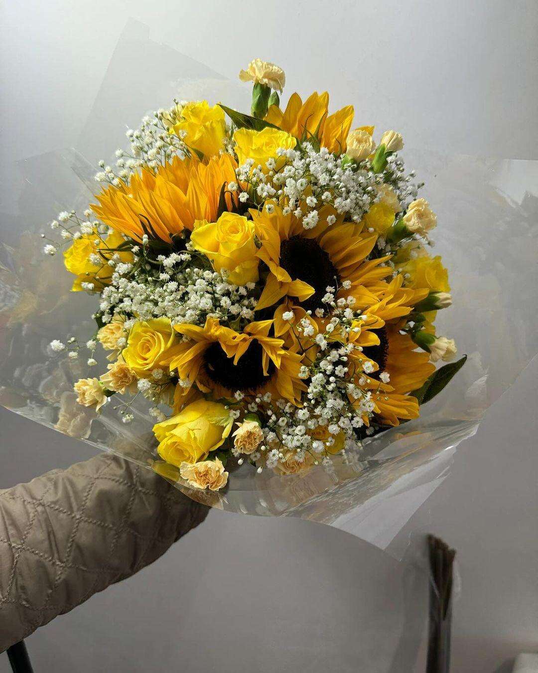 Elegant Sunflower Bouquet for Brightening Any Occasion