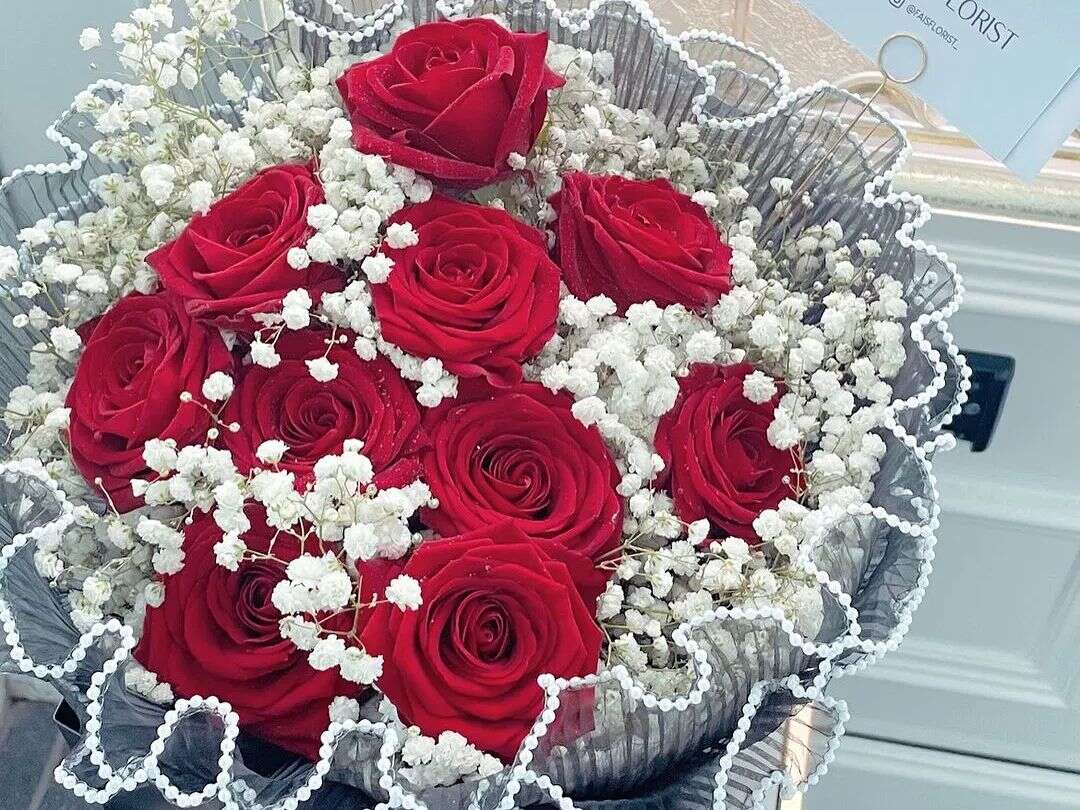 Elegant Naomi Roses in Pearls Bouquet Large Size