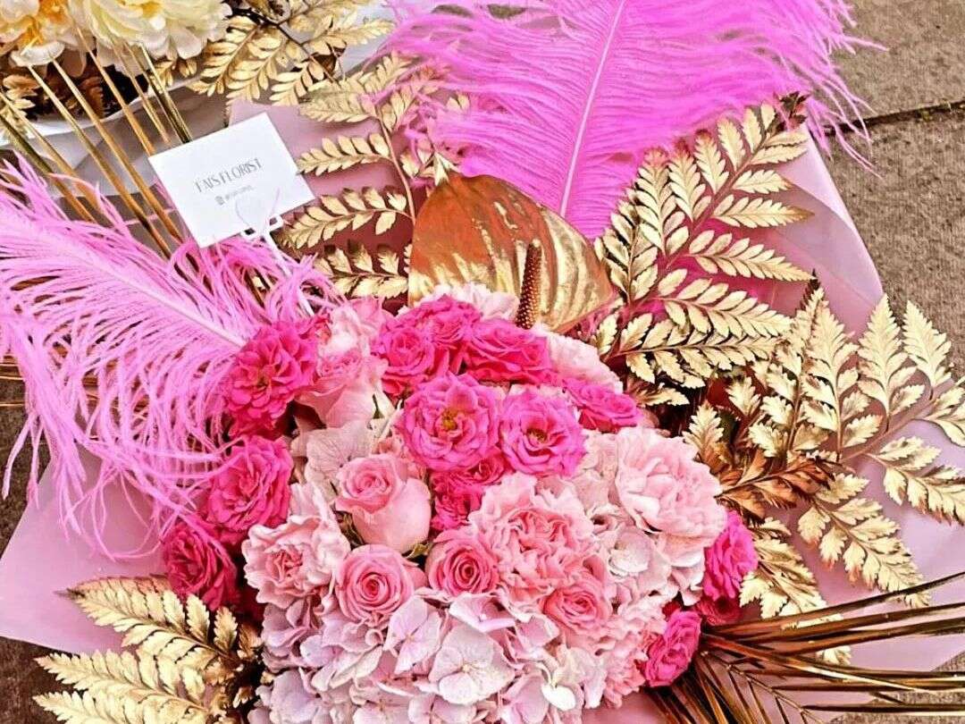 Elegant Pink and Gold Feather Bouquet