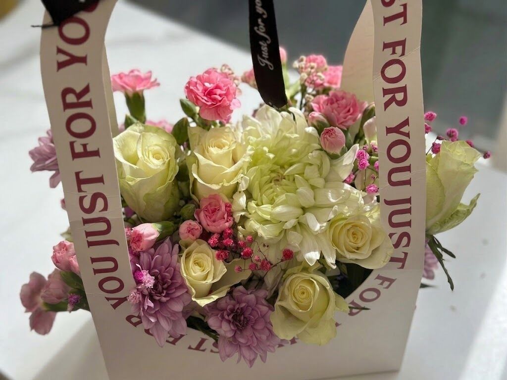 Elegant Flower Arrangement Box for Any Occasion
