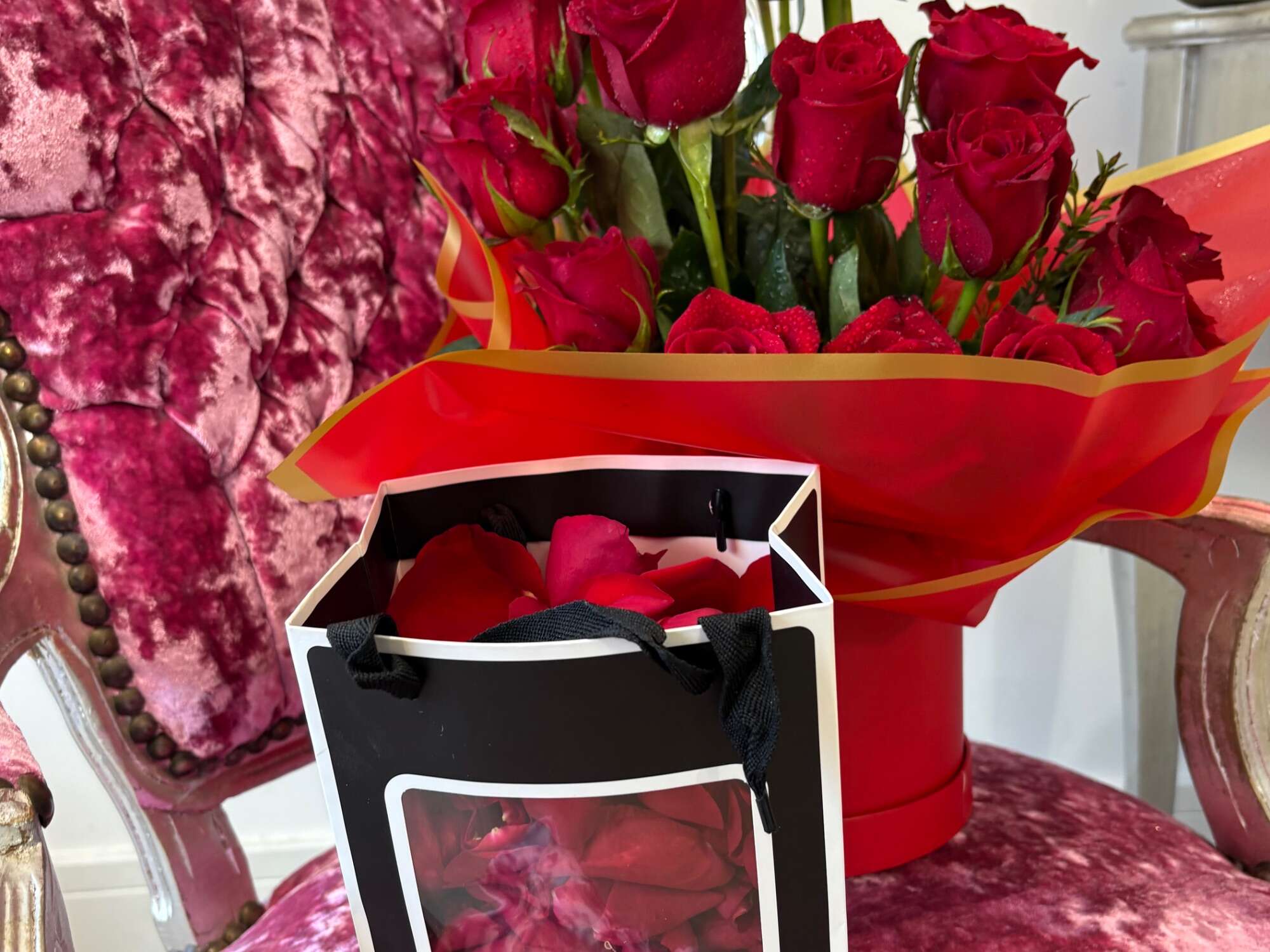 Elegant Floral Hat Box for Stylish Gift Packaging